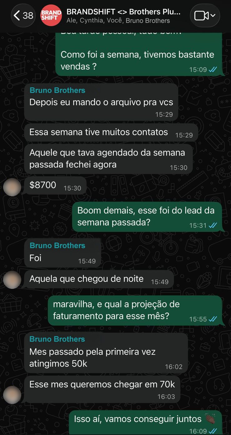 Print real do grupo de WhatsApp BrandShift e Brothers Plumbing: o cliente fecha um serviço de 8.700 dólares